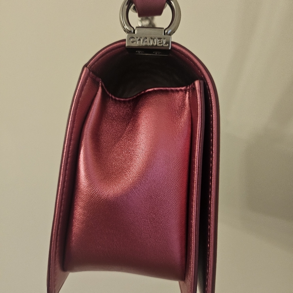 Chanel Boy Bag MEDIUM – Hot Pink Patent Leather/Fuchsia 🌸✨ - Picture 7 of 16